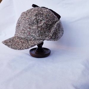 Saks Fifth Avenue tweed hat with flaps light brown small